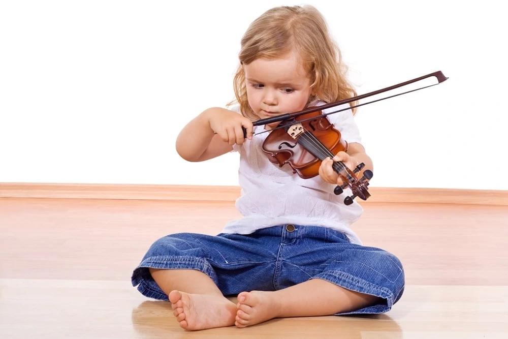 Kinder Geige spielen